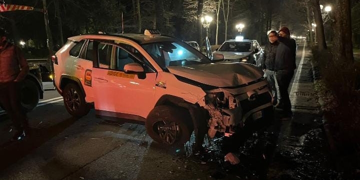 La vettura del tassista aggredito