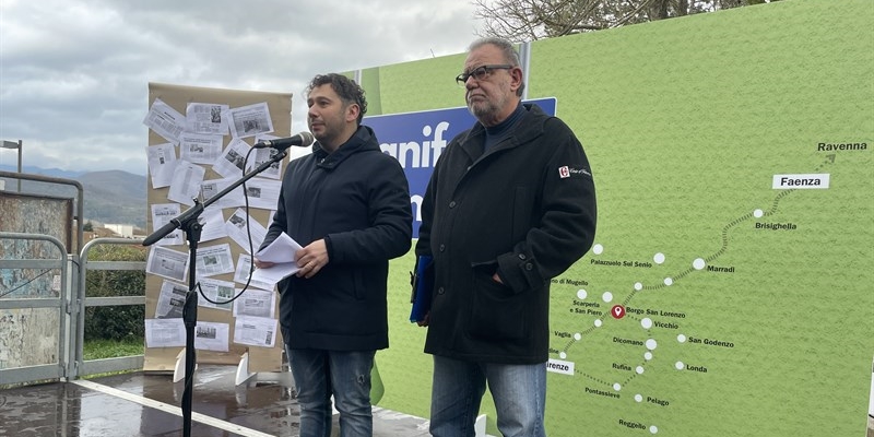 da sx: Triberti sindaco di Marradi e Rossi Comitato pendolari Mugello