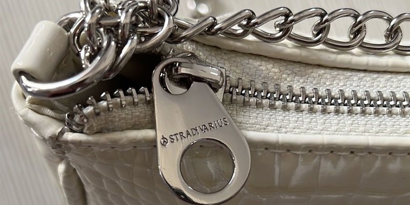 La borsa ritrovata (immagine di repertorio)