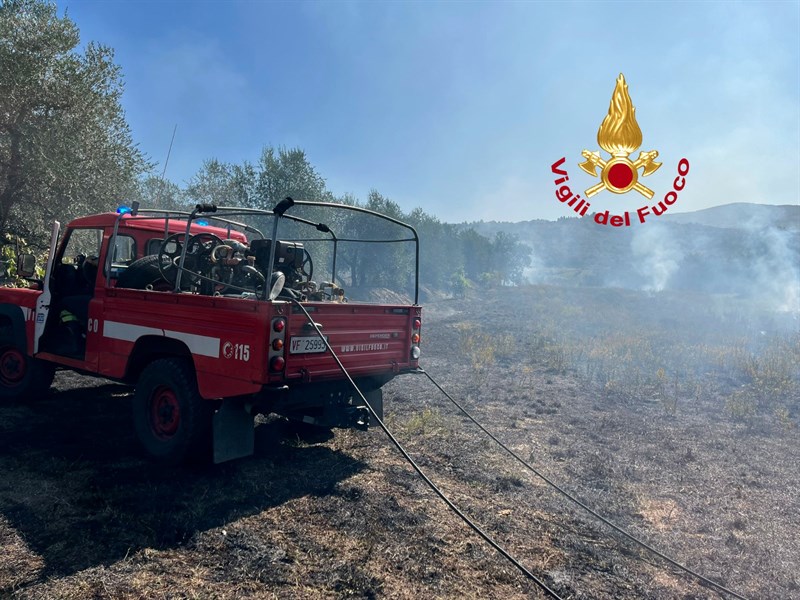 Incendio a Scopeti Rufina, intervento Vigili del fuoco e volontari