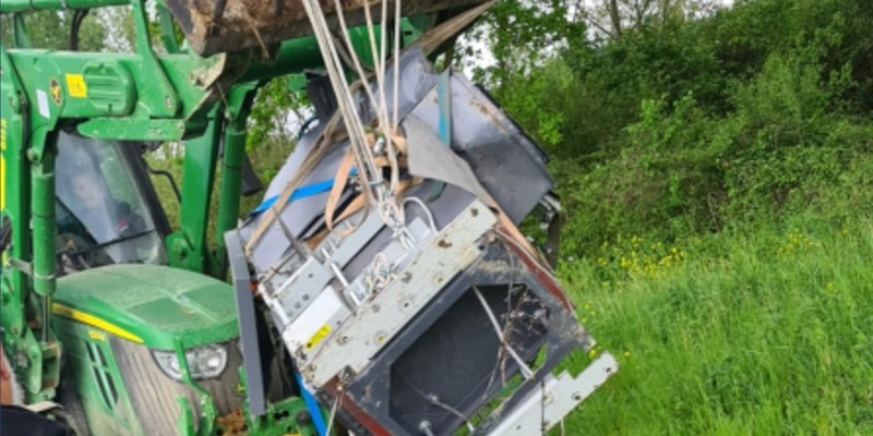 Ladri in fuga in Mugello- Il furgone è di una ditta di zona, ritrovato anche l'ATM: ora è caccia/ LE FOTO