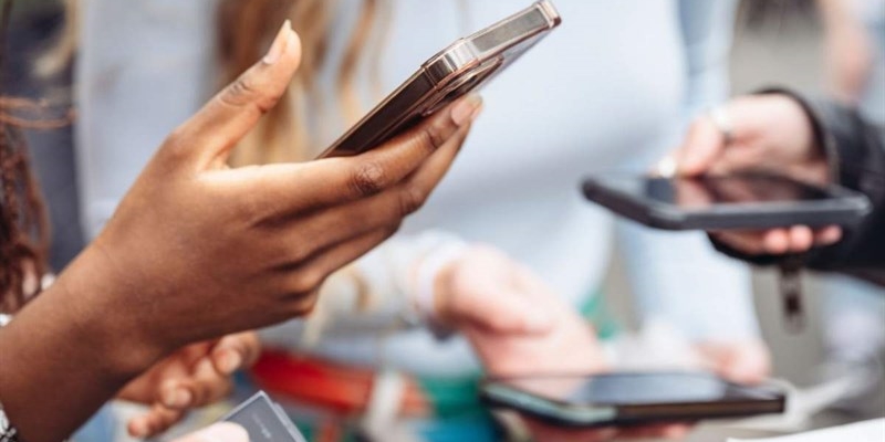 Attenzione ai ragazzi sui social - www.okmugello.it