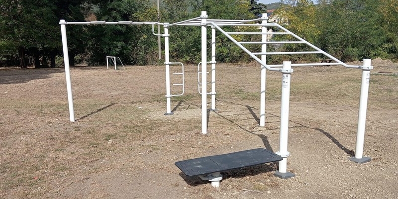 Vaglia - Terminata l'istallazione degli attrezzi sportivi nel giardino pubblico ex tennis