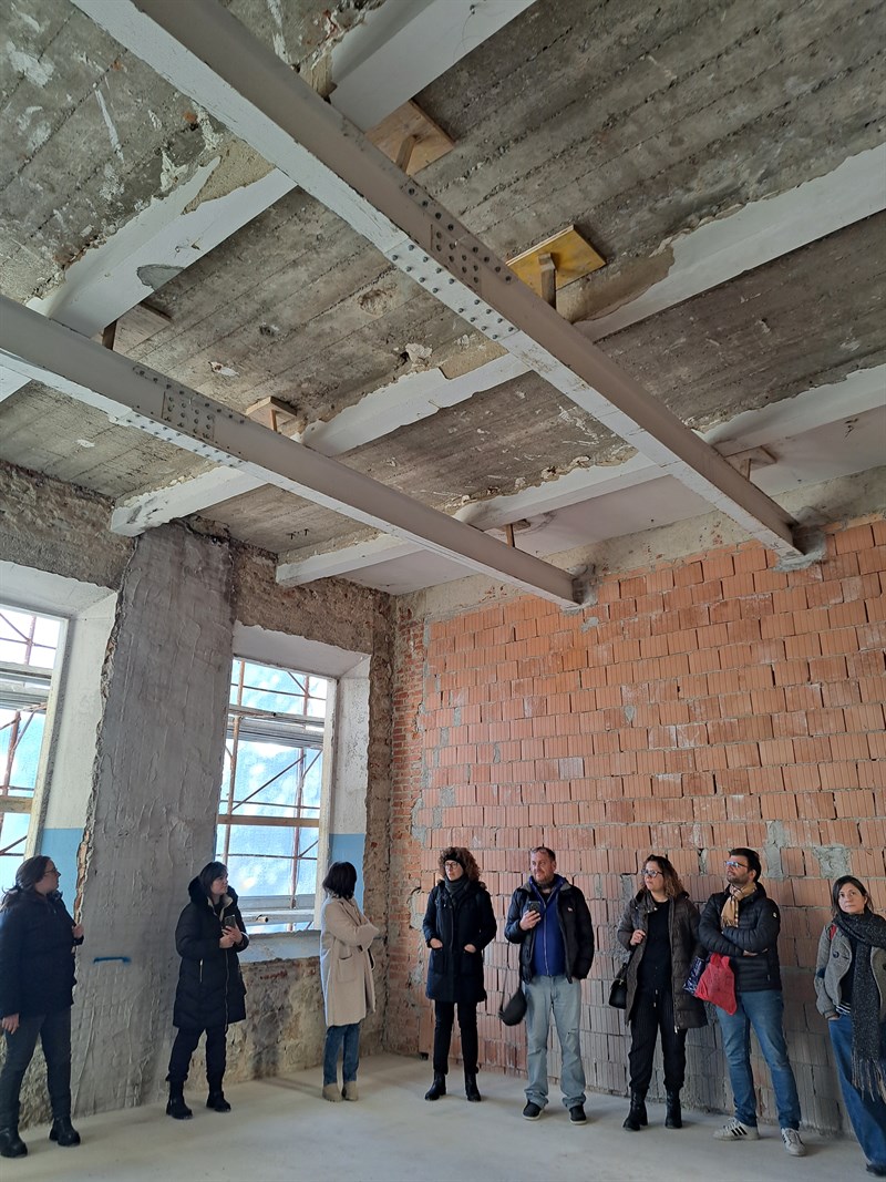 Pontassieve, PNRR Scuola De Amicis: Comune e famiglie dei futuri alunni visitano il cantiere 