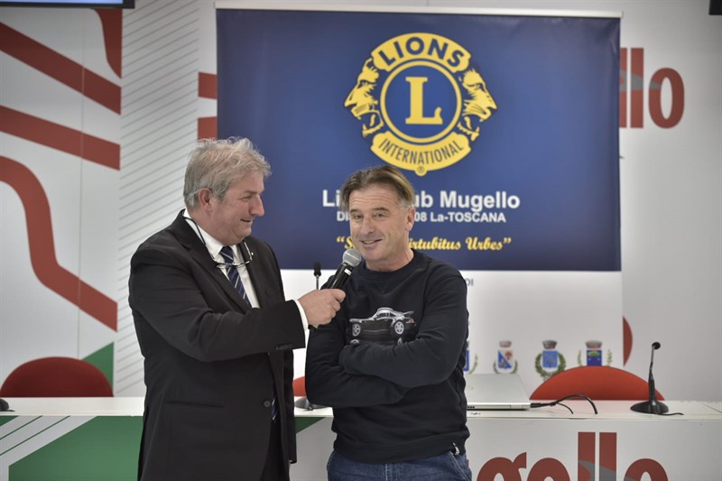 Zeni mentre intervista Alessandro gramigni