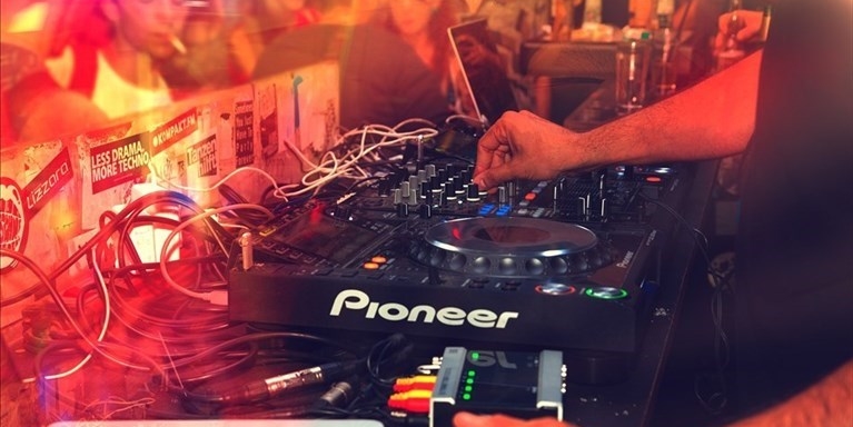 aggressione dentro la discoteca