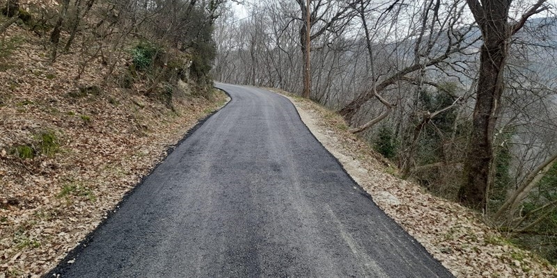 strada comunale di Nocegianni a Rufina al termine dei lavori di asfaltatura