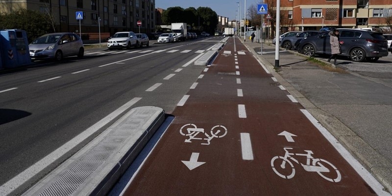 la nuova ciclabile in via Canova