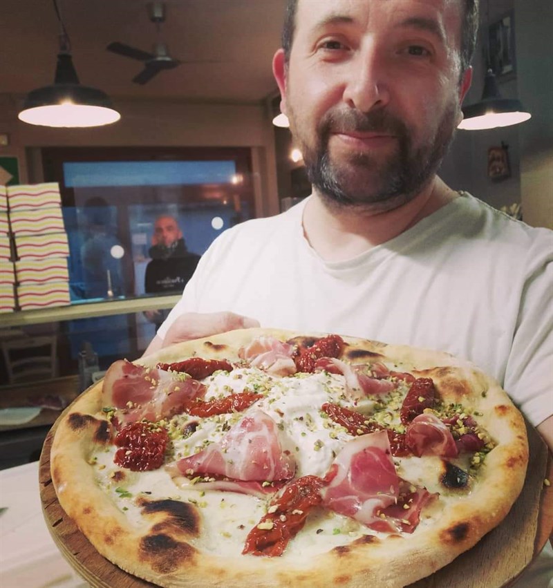 Andrea Bongi e la sua premiata Pizza Pugliese