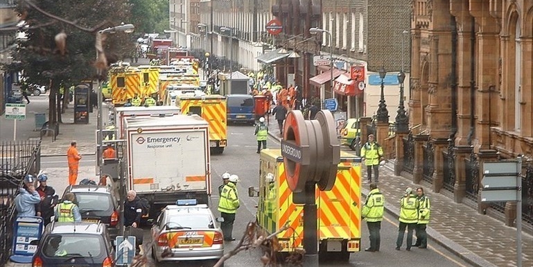 2005 . gravi attentati sconvolgono Londra