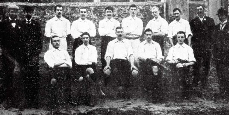 1893, nasce a Genova il "Genoa cricket and football club" prima squadra italiana di calcio