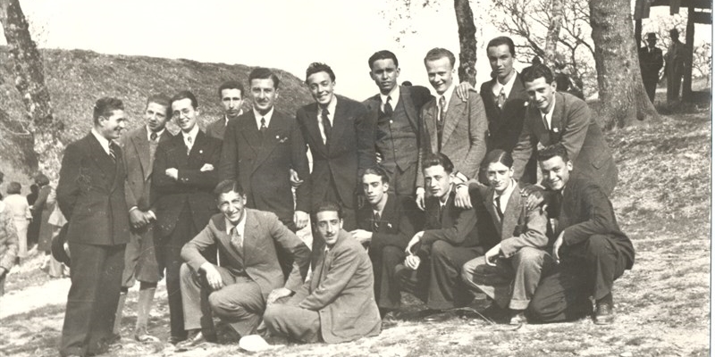 Il Prof. Orazio Belli, secondo seduto da sinistra. La didascalia completa di tutti i personaggi è inserita nel contesto dell’articolo. 