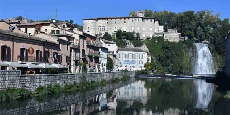 L'incantevole borgo delle cascate - www.okmugello.it