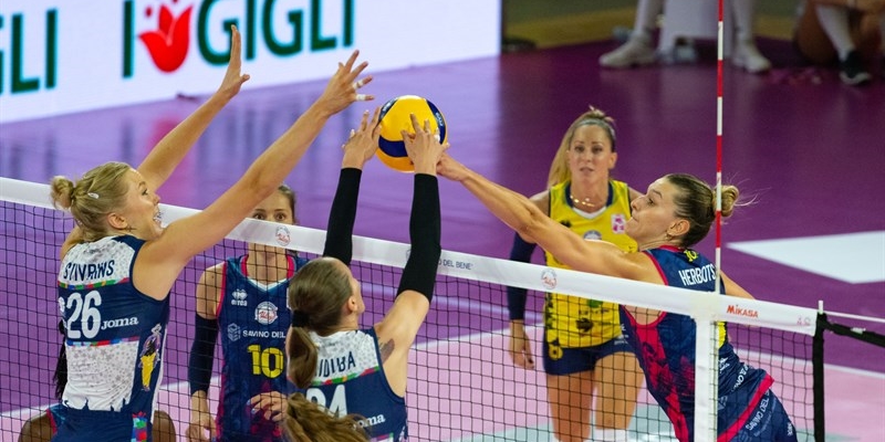 Savino Del Bene Volley e Il Bisonte Firenze in una azione di gioco del Derby Fiorentino.