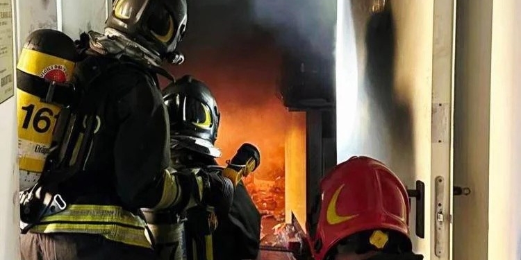 vigili del fuoco in azione