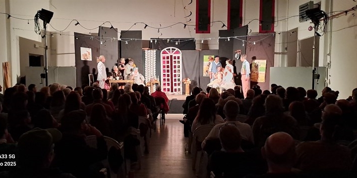 Il Circolo Polivalente ha ospitato lo spettacolo “Nonne squillo” della Compagnia La Caldana