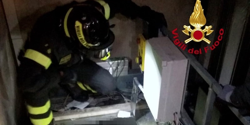 Vigili del Fuoco a Firenze: Salvate tre persone intrappolate in un ascensore