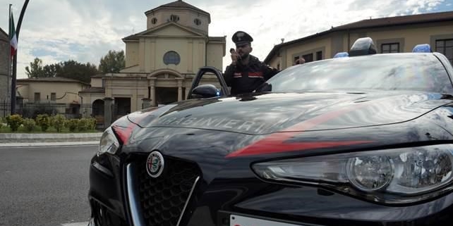 Spaccia nelle vicinanze delle Scuole superiori. Denunciato dai Carabinieri