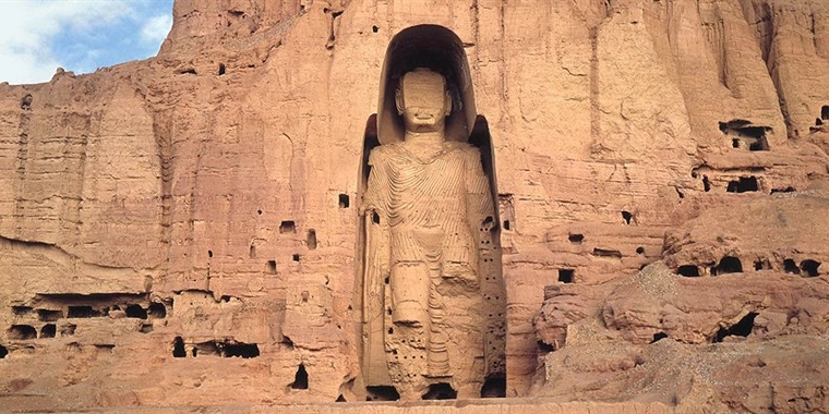 2001 - Distrutti i Buddha (23 anni fa). In esecuzione dell'ordine emanato dal regime talebano lo scorso 27 febbraio a Bamyan in Afhganistan vengono distrutte le due statue raffiguranti Buddha. 