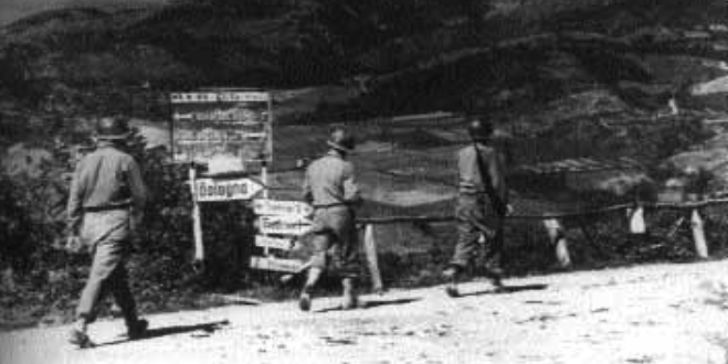 Soldati americani in pattuglia presso la Futa