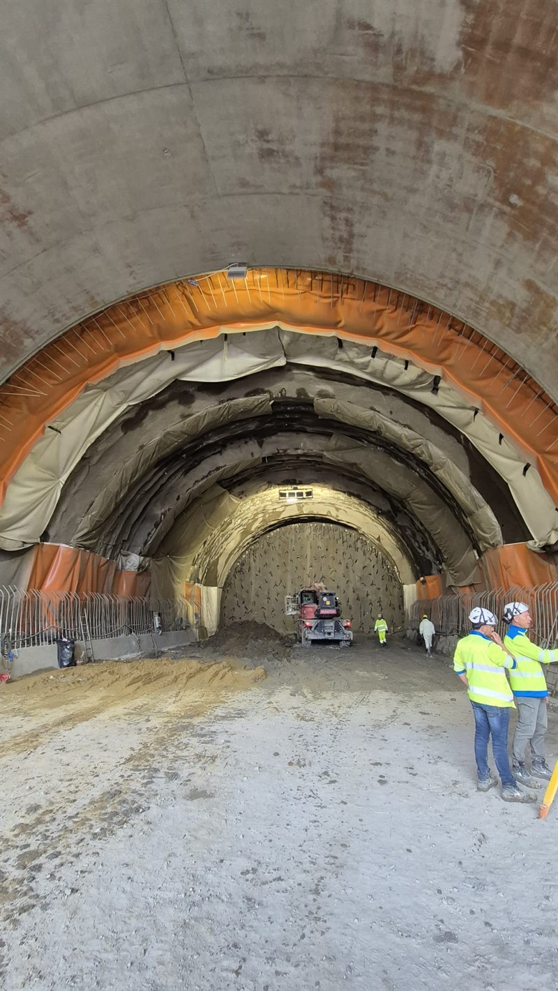 Visita dell'amministrazione comunale di Rignano alla nuova Galleria San Donato