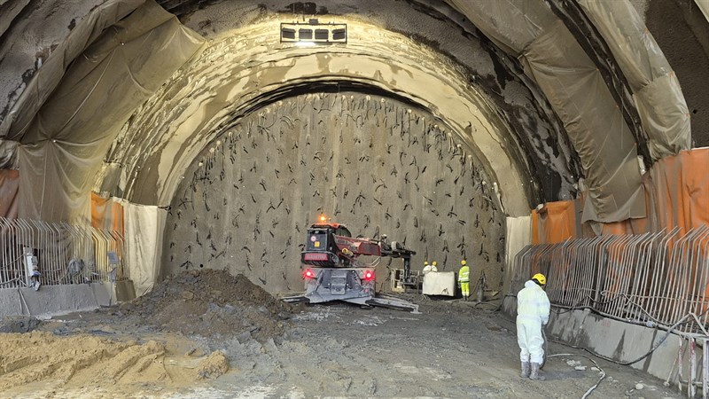 Visita dell'amministrazione comunale di Rignano alla nuova Galleria San Donato