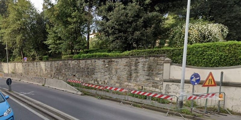 Il muro della scuola San Francesco