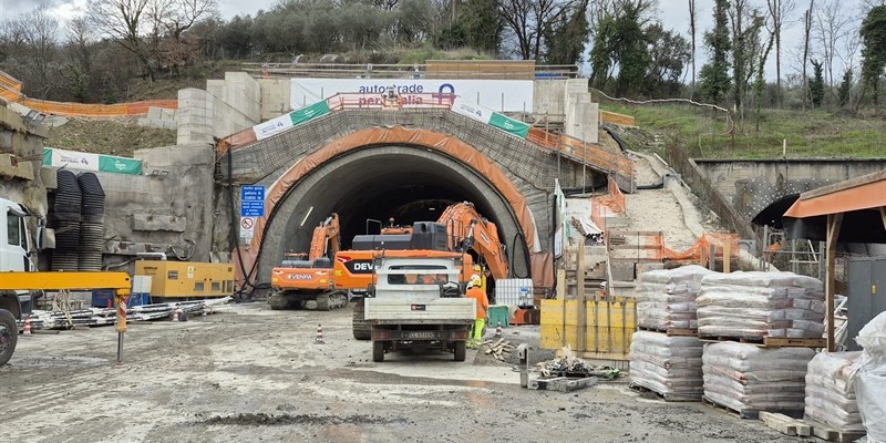 Visita dell'amministrazione comunale di Rignano alla nuova Galleria San Donato
