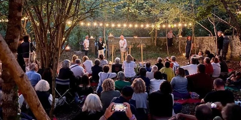 Ferragosto al cimitero: a Palazzuolo sul Senio torna “Comuni Mortali” con letture, musica e storie di viaggio