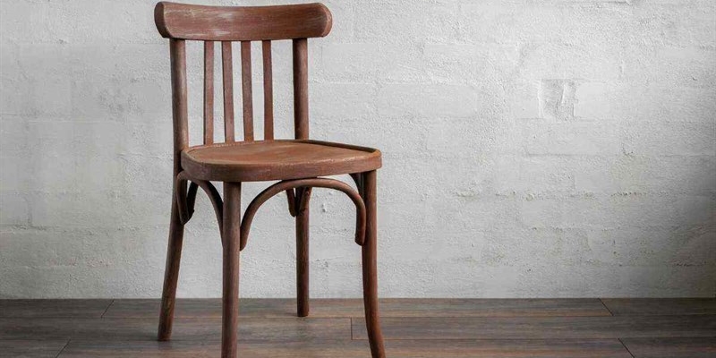 Una sedia che può costare tantissimo (www.okmugello.it)