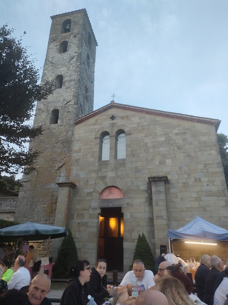 La Pieve di San Cresci con il suo secolare campanile. 
