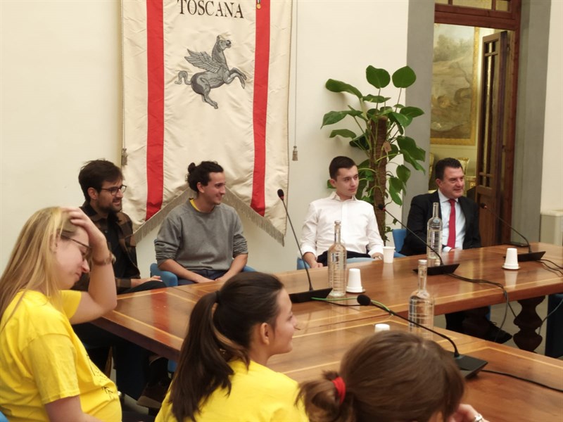 Il Gruppo Perchè No? in Regione assieme ai 25 ragazzi partecipanti al progetto Siete Presente 2023