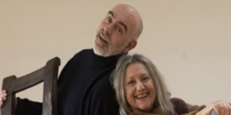 Carlina Torta & Aldo Gentileschi con “Ospiti” aprono la rassegna Aurora in Scena 2025