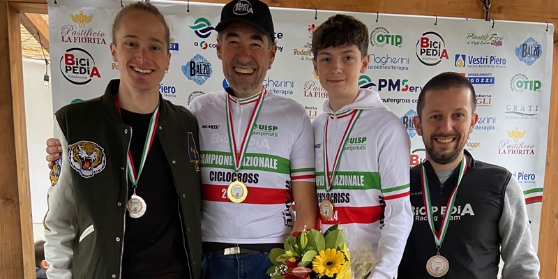 Due maglie tricolori per Tommaso Bonini e Simone Papini portacolori del Bicipedia Cycling Team di Pontassieve al Campionato Italiano Ciclocross svoltosi a Rufina