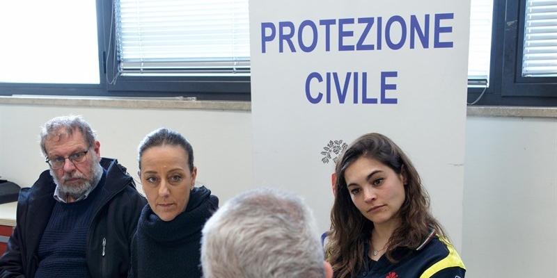 La sindaca e l'assessora Sparavigna nella sala operativa della Protezione Civile