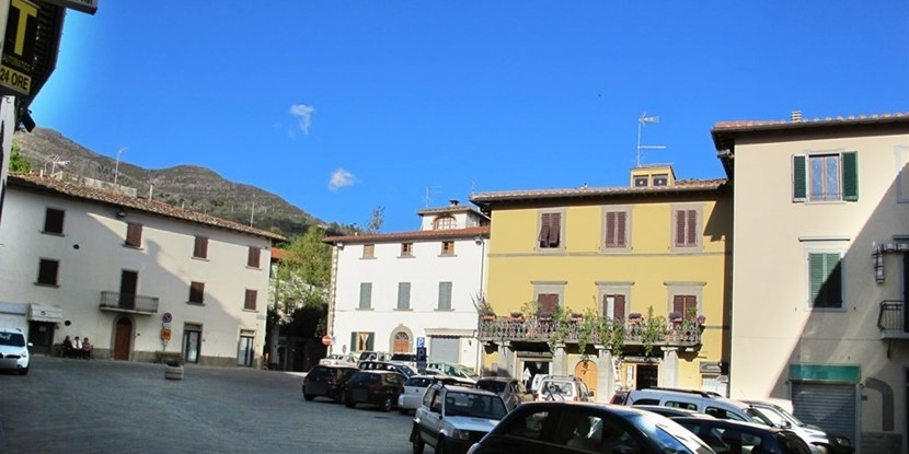 Piazza potente - Reggello