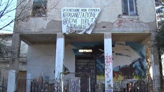 Lo sgombero del centro sociale Riottosa avvenuto a Firenze il 3 agosto del 2017 a seguito del fermo di indiziato di delitto del Vespertino dove viveva lui e i suoi sodali anarchici