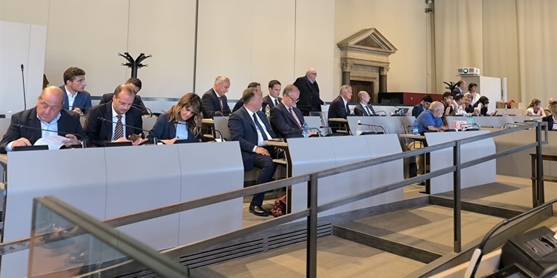 I banchi dell’opposizione in consiglio comunale