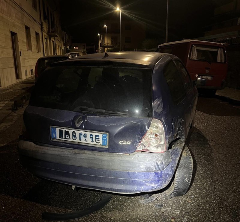 l'auto clio distrutta