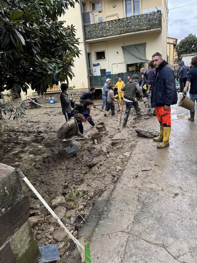 Alluvione Valdisieve 2025, volontari in azione nei Comuni colpiti dal maltempo