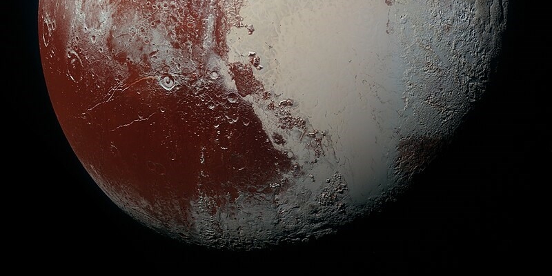1930 - Scoperto Plutone - Immagine in falsi colori che evidenzia le differenze di composizione e morfologia della superficie del pianeta nano