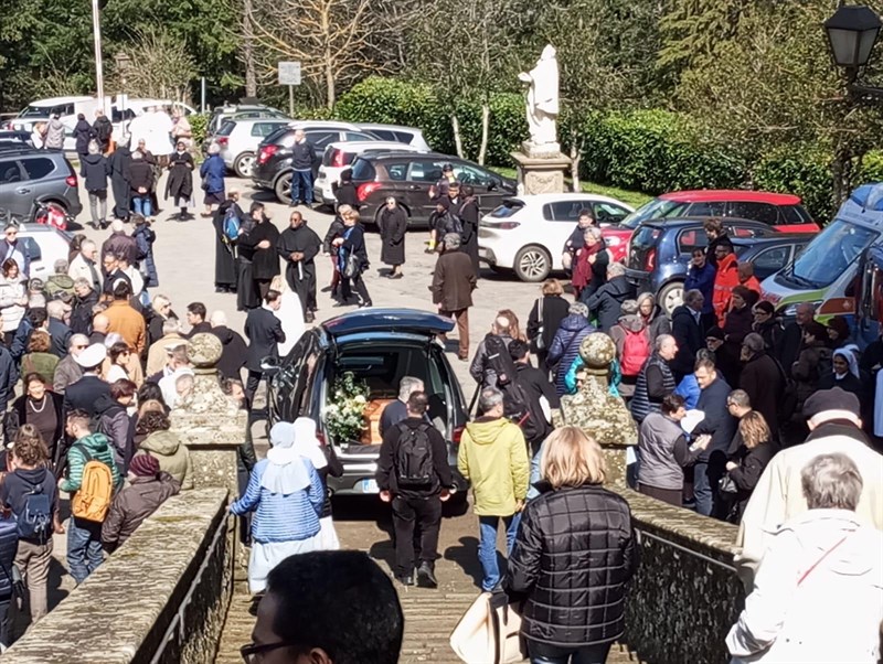 Il funerale di Fr Nando