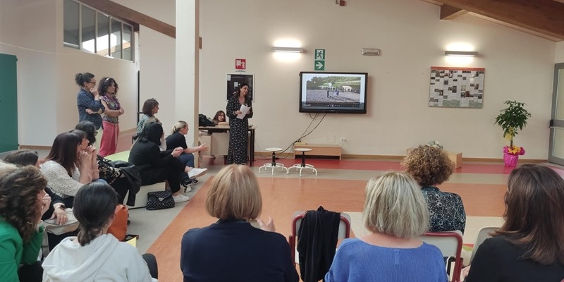 Un momento di ricordo nelle scuole