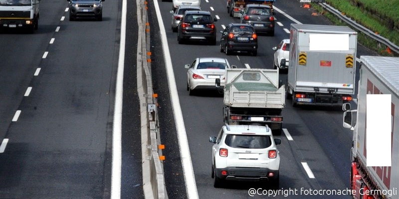 Traffico pasquale ed è caos sul tratto autostradale fiorentino, per un incidente stradale tra due mezzi pesanti.