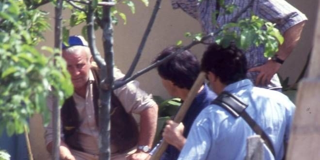 Un momento delle perquisizioni