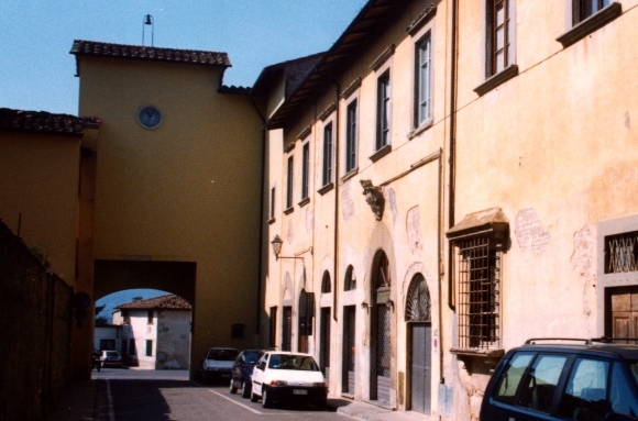 Galliano di Mugello, corso Marco da Gagliano.  A  destra il palazzetto dei nobili Strasoldo di Gorizia.  