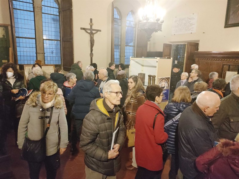 La visita ai reperti storici nella sala del Magistrato