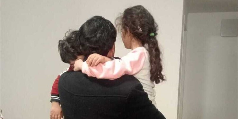 L'abbraccio del padre coi figli