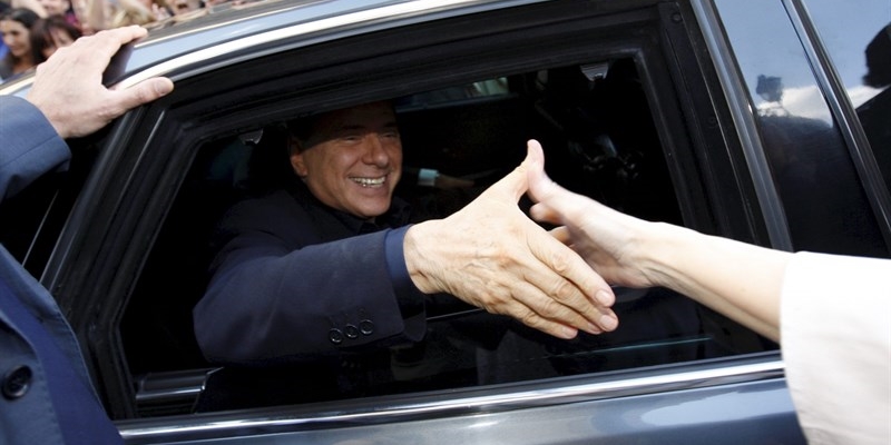 Silvio Berlusconi durante un'incontro