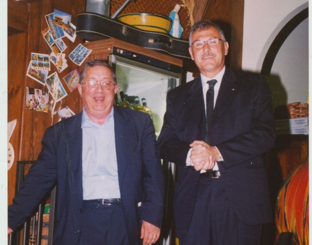 Anno 2004 – Ristorante Poggio di Sotto a Galliano di Mugello. Tebaldo Lorini e Adriano Borgioli due fondatori della Delegazione del Mugello dell’Accademia della Cucina Italiana.  